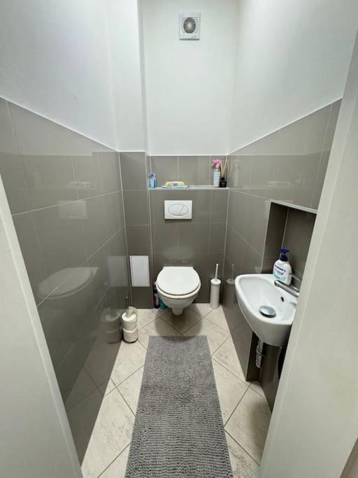 Cozy Karlin Apartment Prague Exterior photo